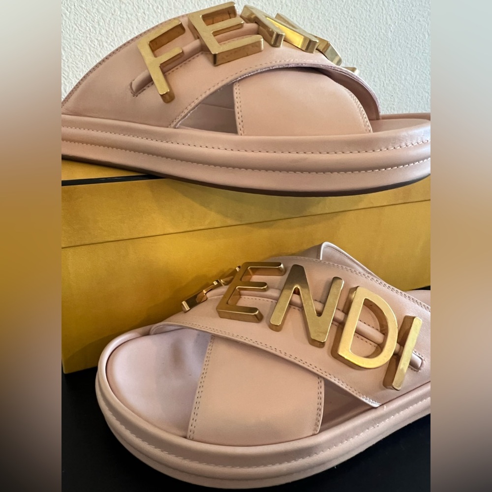 FENDI Vitello Fendigraphy Logo CrissCross Platform Slide Sandal Pink Gold Sz39.5 - Picture 5 of 11
